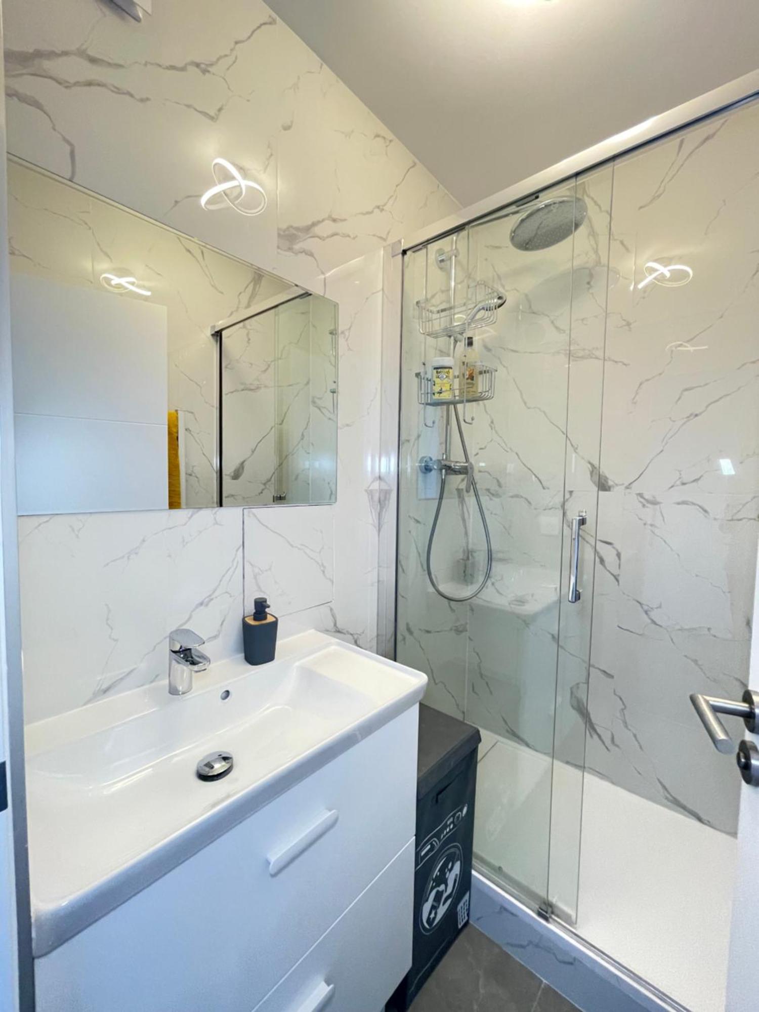 Paris Pantin Magnifique Appartement 4 Pieces De 108M2 Avec 2 Parking Interieur - Tres Cosy Pour 1 A 12 Personnes - Entierement Refait A Neuf Entire Apartment Luxurious And Warm - Pantin Paris 19 Eme Free Wifi Gratuit Esterno foto