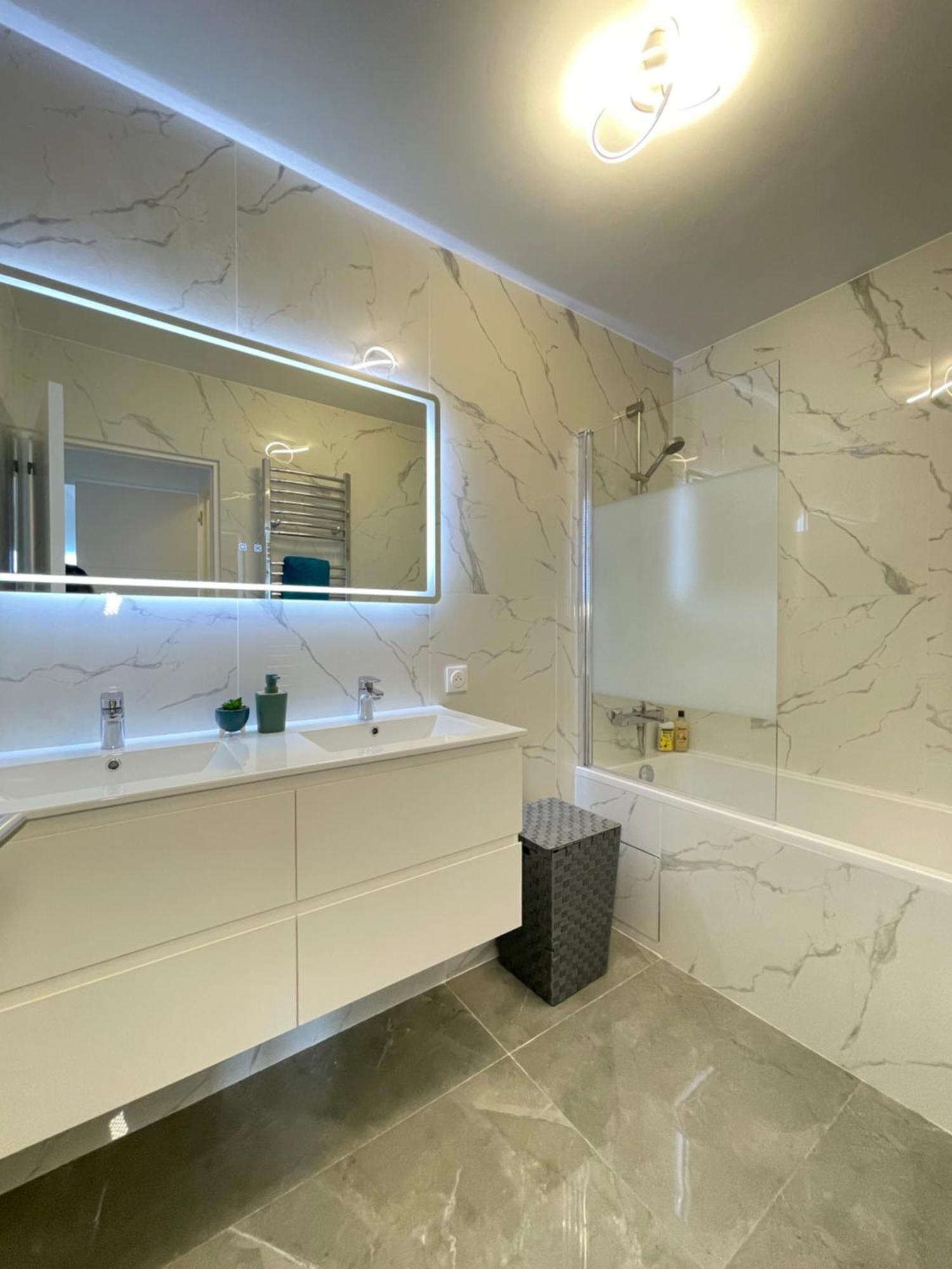 Paris Pantin Magnifique Appartement 4 Pieces De 108M2 Avec 2 Parking Interieur - Tres Cosy Pour 1 A 12 Personnes - Entierement Refait A Neuf Entire Apartment Luxurious And Warm - Pantin Paris 19 Eme Free Wifi Gratuit Esterno foto