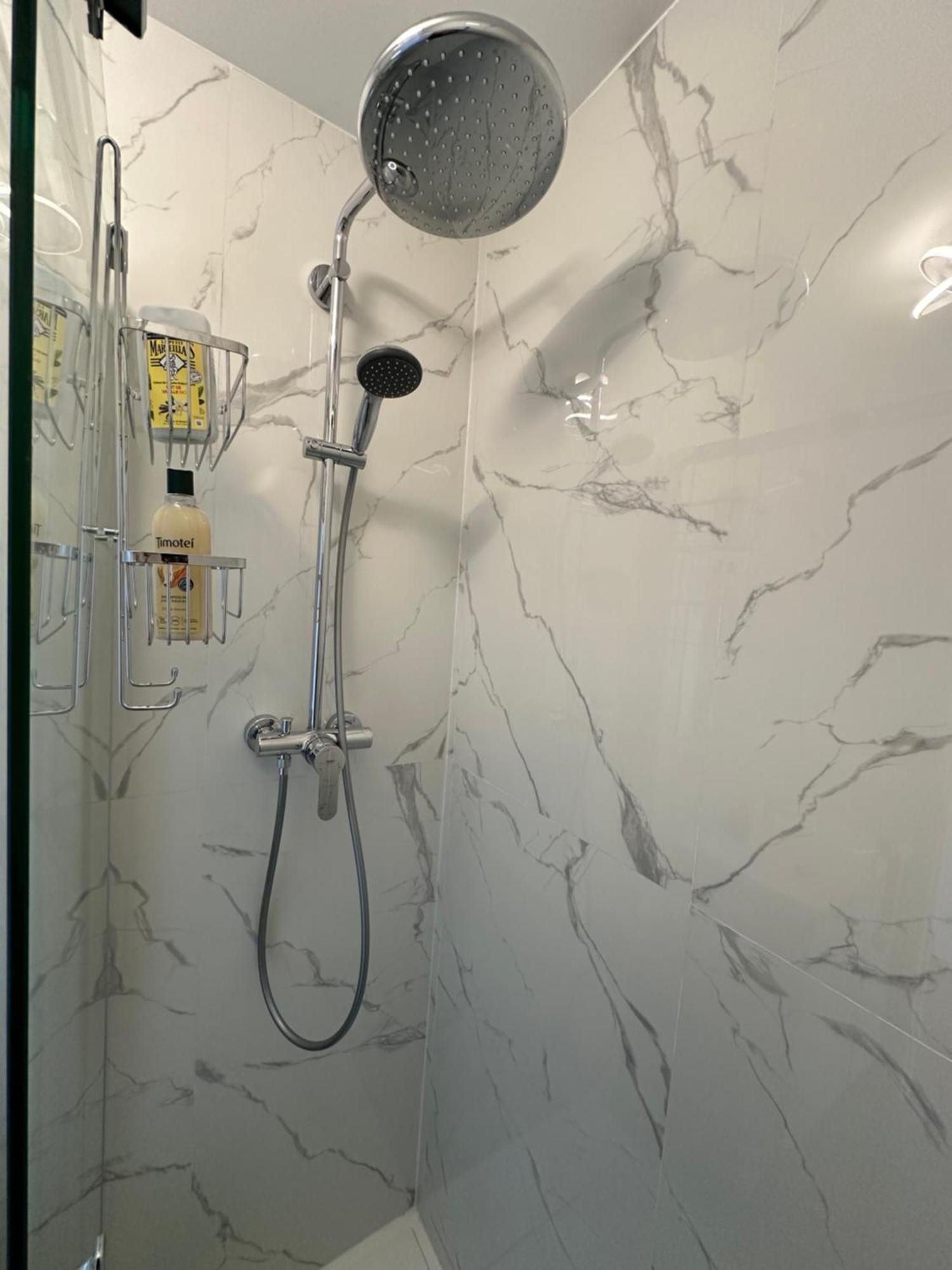Paris Pantin Magnifique Appartement 4 Pieces De 108M2 Avec 2 Parking Interieur - Tres Cosy Pour 1 A 12 Personnes - Entierement Refait A Neuf Entire Apartment Luxurious And Warm - Pantin Paris 19 Eme Free Wifi Gratuit Esterno foto